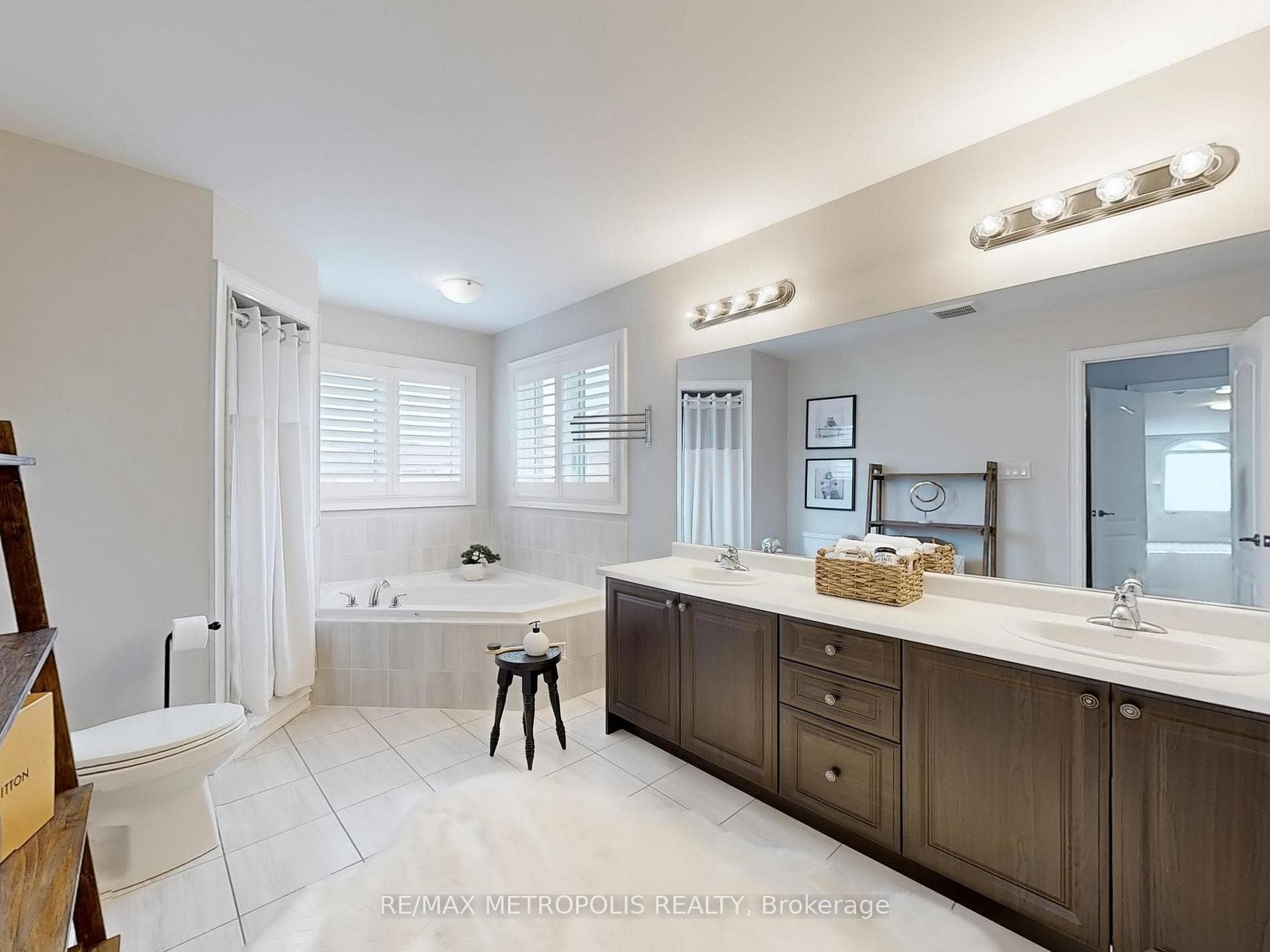 124 Milby Crescent, Bradford West Gwillimbury, ON L3Z 0X8, Bradford West Gwillimbury, ON — photo 15 of 28