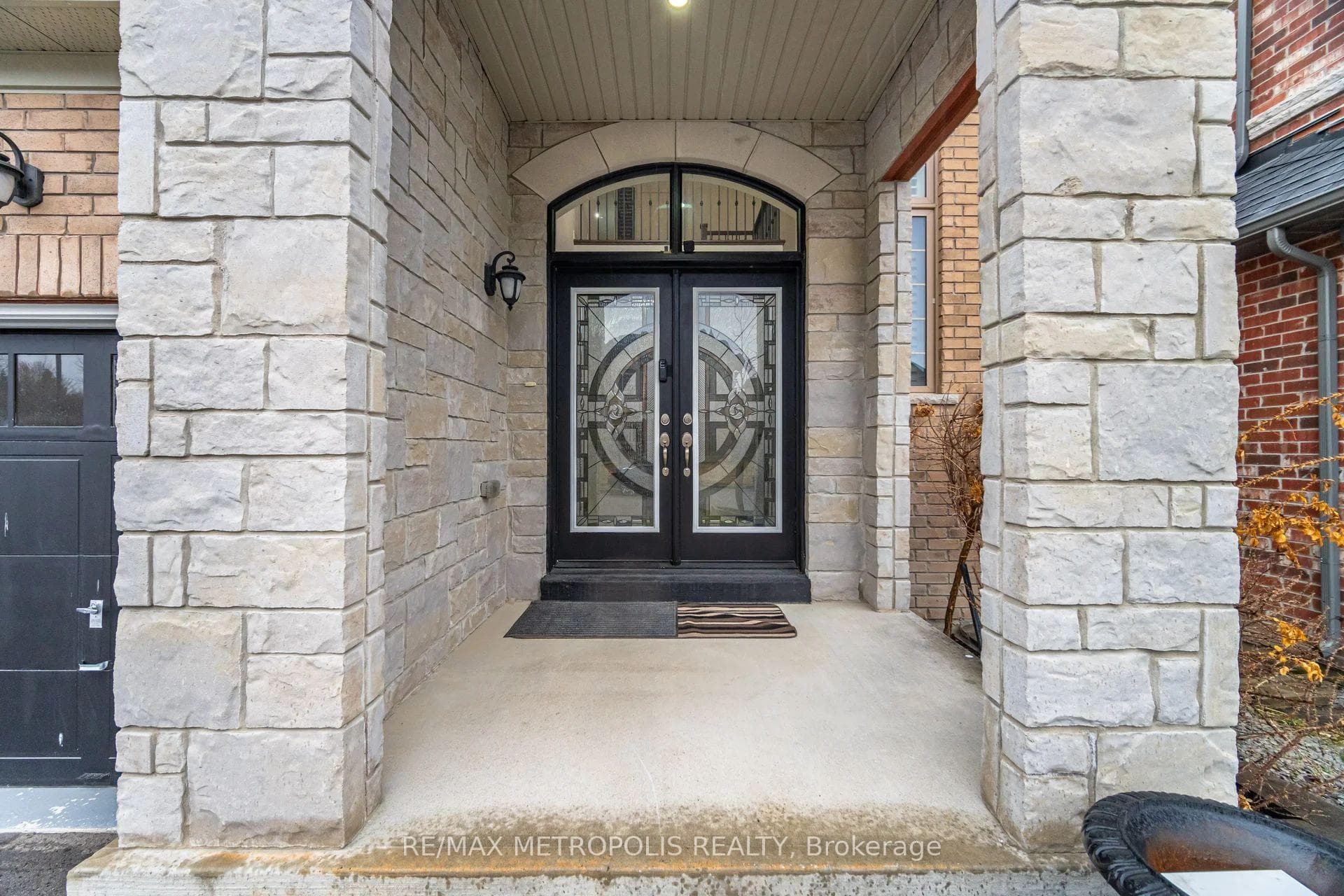 223 Inverness Way S, Bradford West Gwillimbury, ON L3Z 0W5, Bradford West Gwillimbury, ON — photo 2 of 95