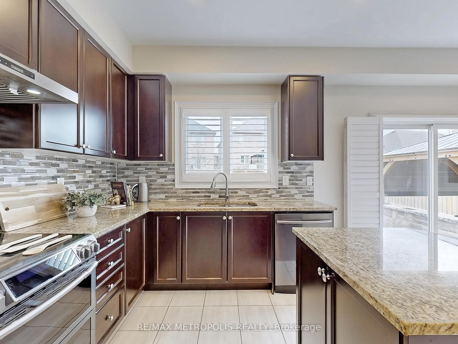 124 Milby Crescent, Bradford West Gwillimbury, ON L3Z 0X8, Bradford West Gwillimbury, ON — photo 10 of 28