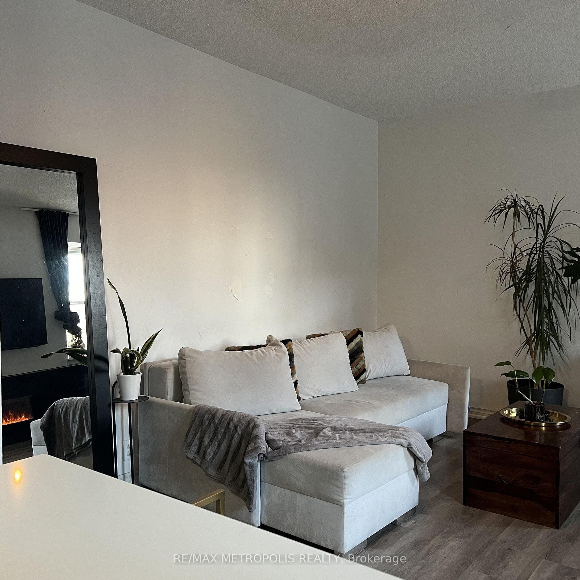 854 BATHURST Street, Toronto C02, ON M5R 3G3, Toronto C02, ON — photo 9 of 49