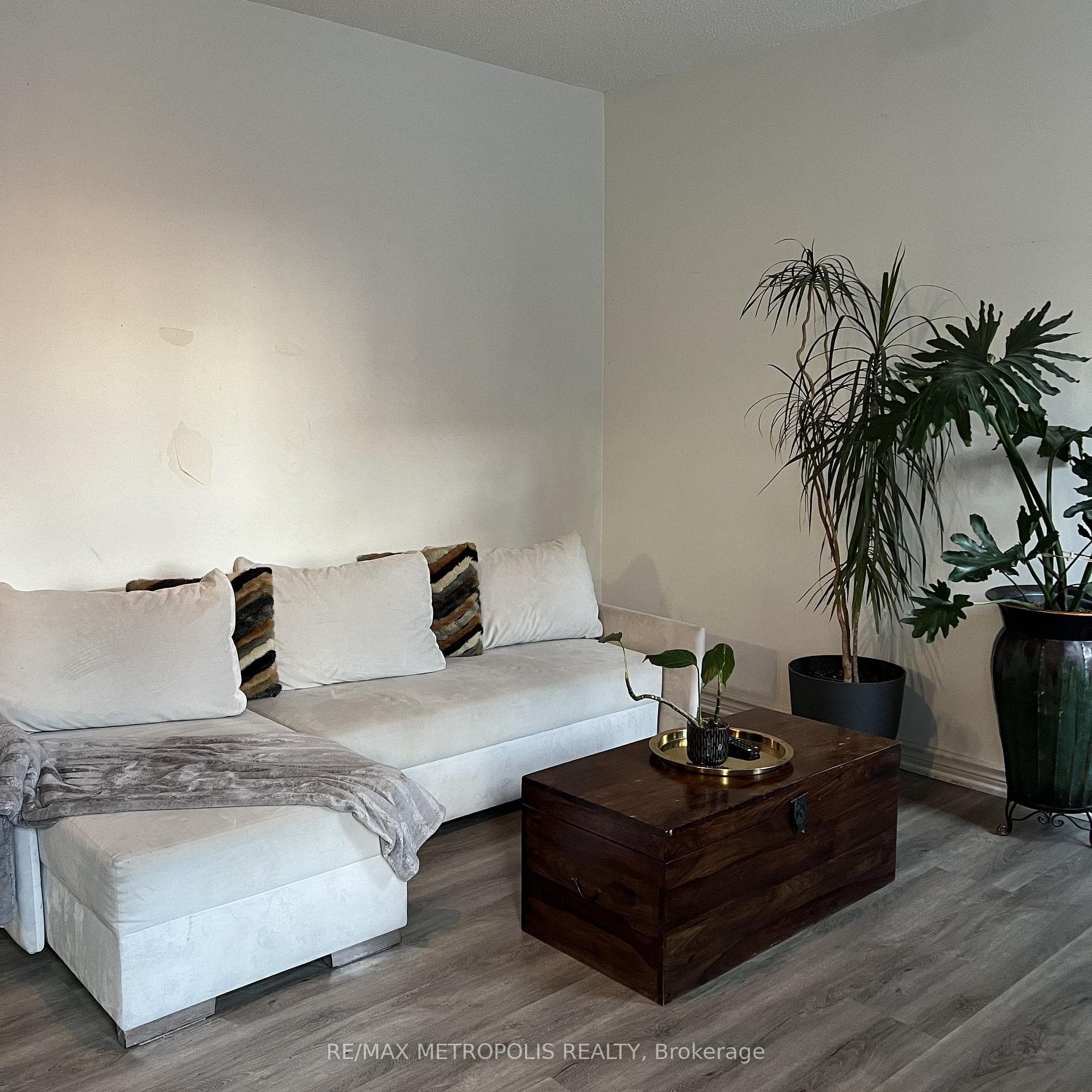 854 BATHURST Street, Toronto C02, ON M5R 3G3, Toronto C02, ON — photo 17 of 49