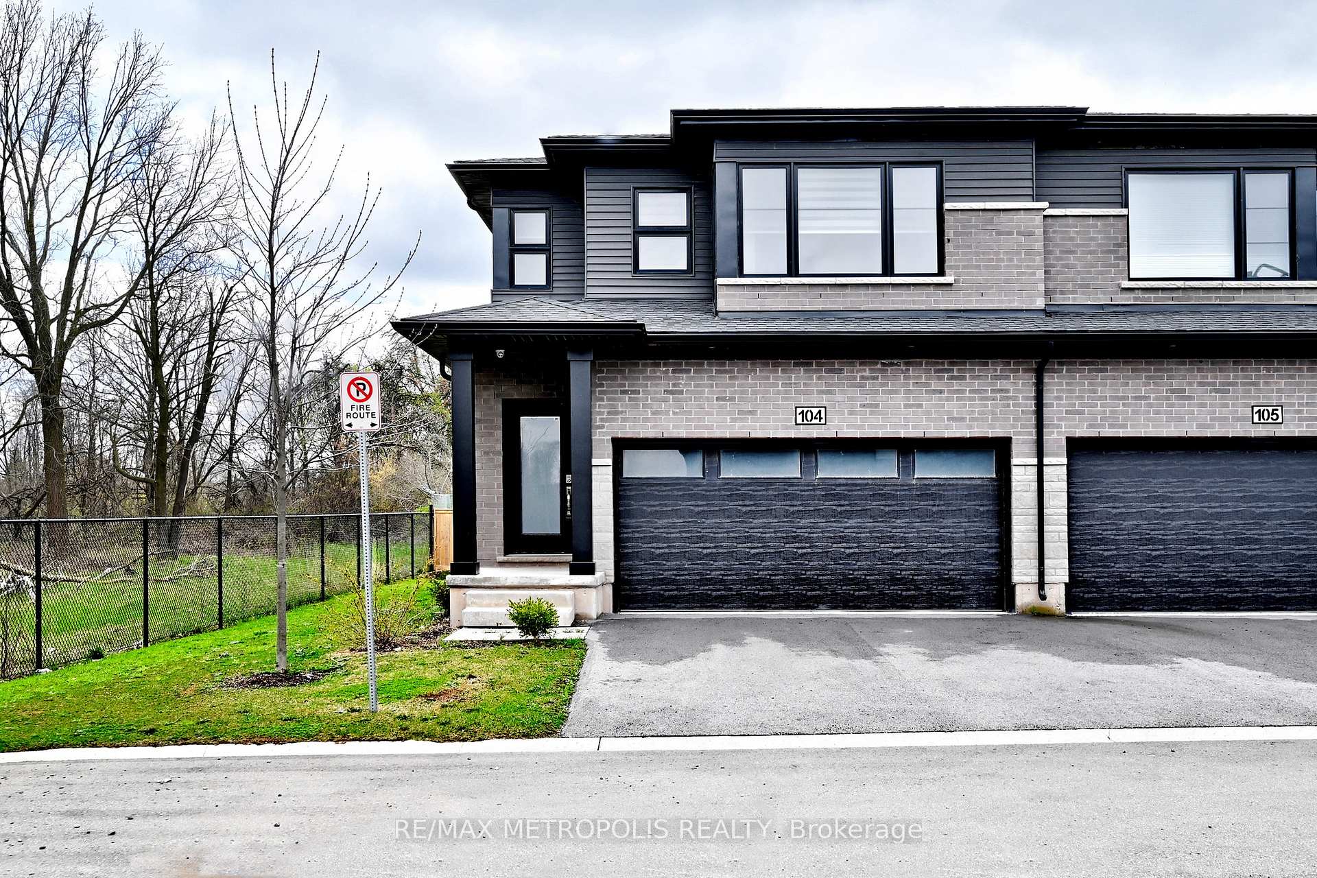 4552 Portage Road 104, Niagara Falls, ON L2E 6A8, Niagara Falls, ON — photo 1 of 50