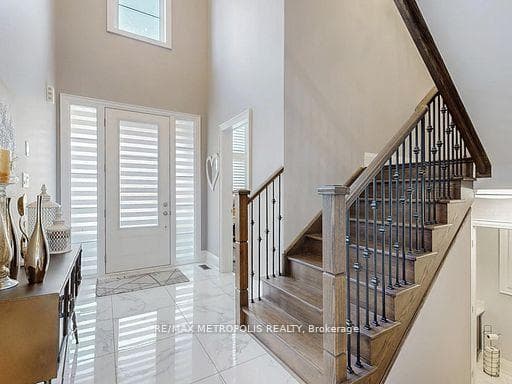 126 Silk Twist Drive, East Gwillimbury, ON L9N 0W1, East Gwillimbury, ON — photo 2 of 35