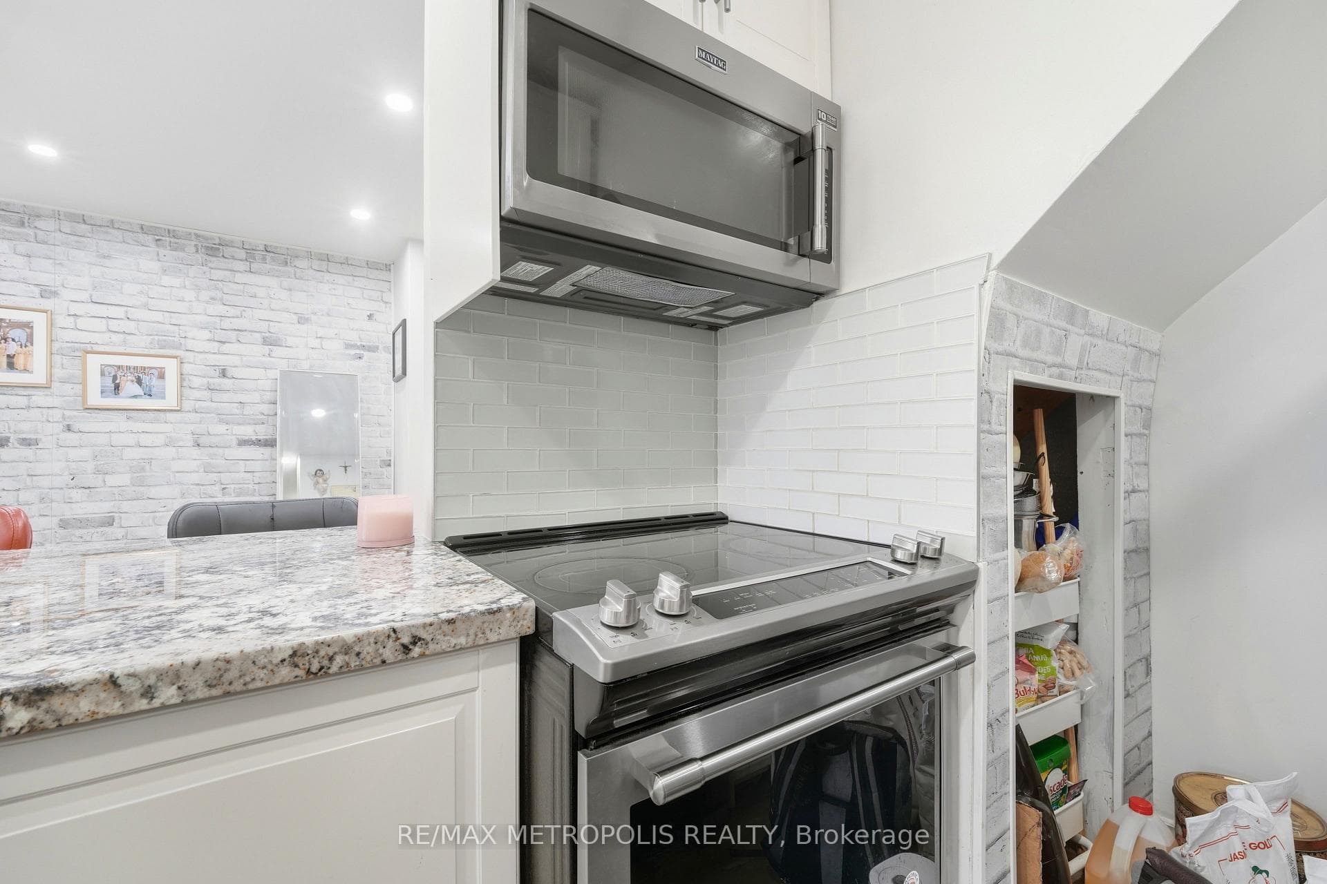 5877 Bathurst Street 205, Toronto C07, ON M2R 1Y7, Toronto C07, ON — photo 14 of 26