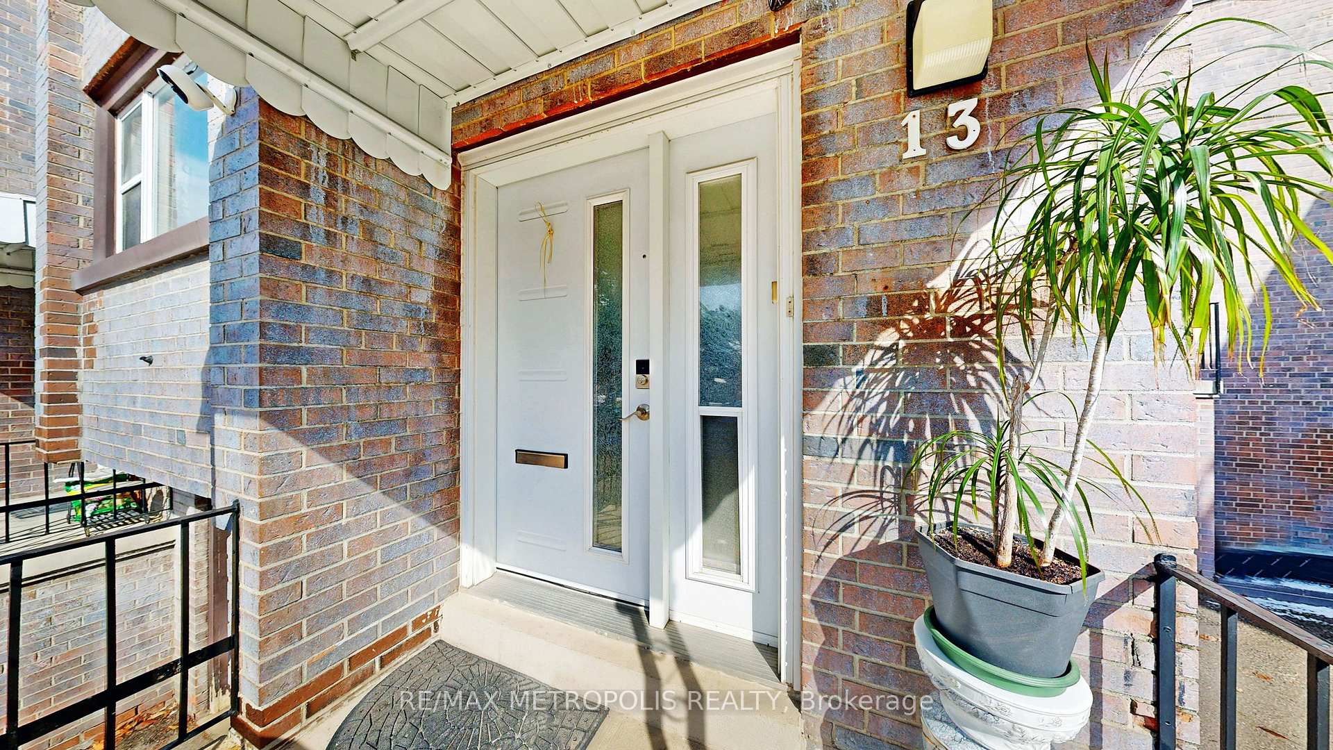 13 Candy Court Way 13, Toronto C07, ON M2R 2Y7, Toronto C07, ON — photo 2 of 34