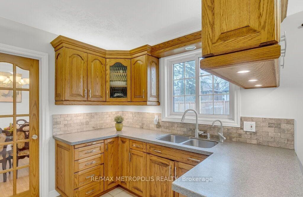 100 Warren Road, Kitchener, ON N2M 4T4, Kitchener, ON — photo 6 of 37