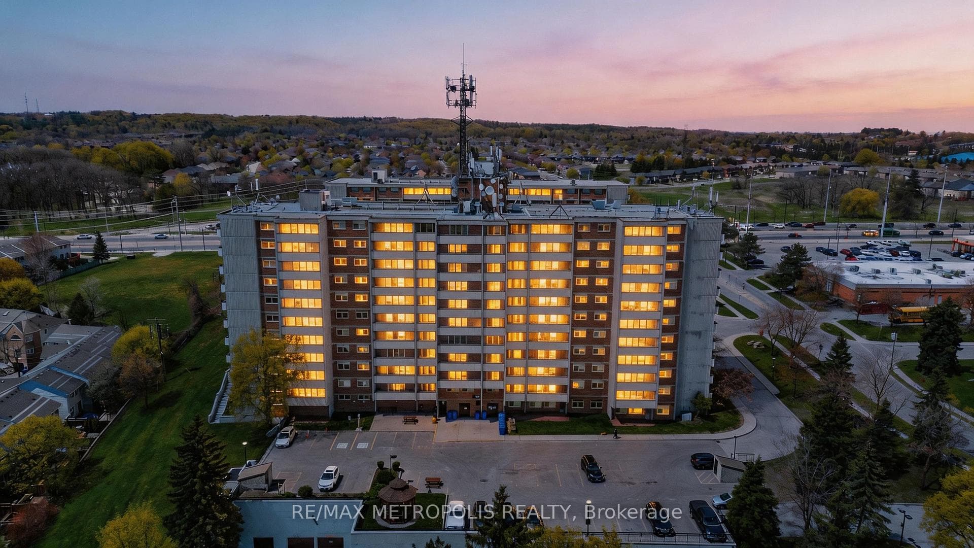 40 William Roe Boulevard 1010, Newmarket, ON L3Y 5N4, Newmarket, ON — photo 1 of 52