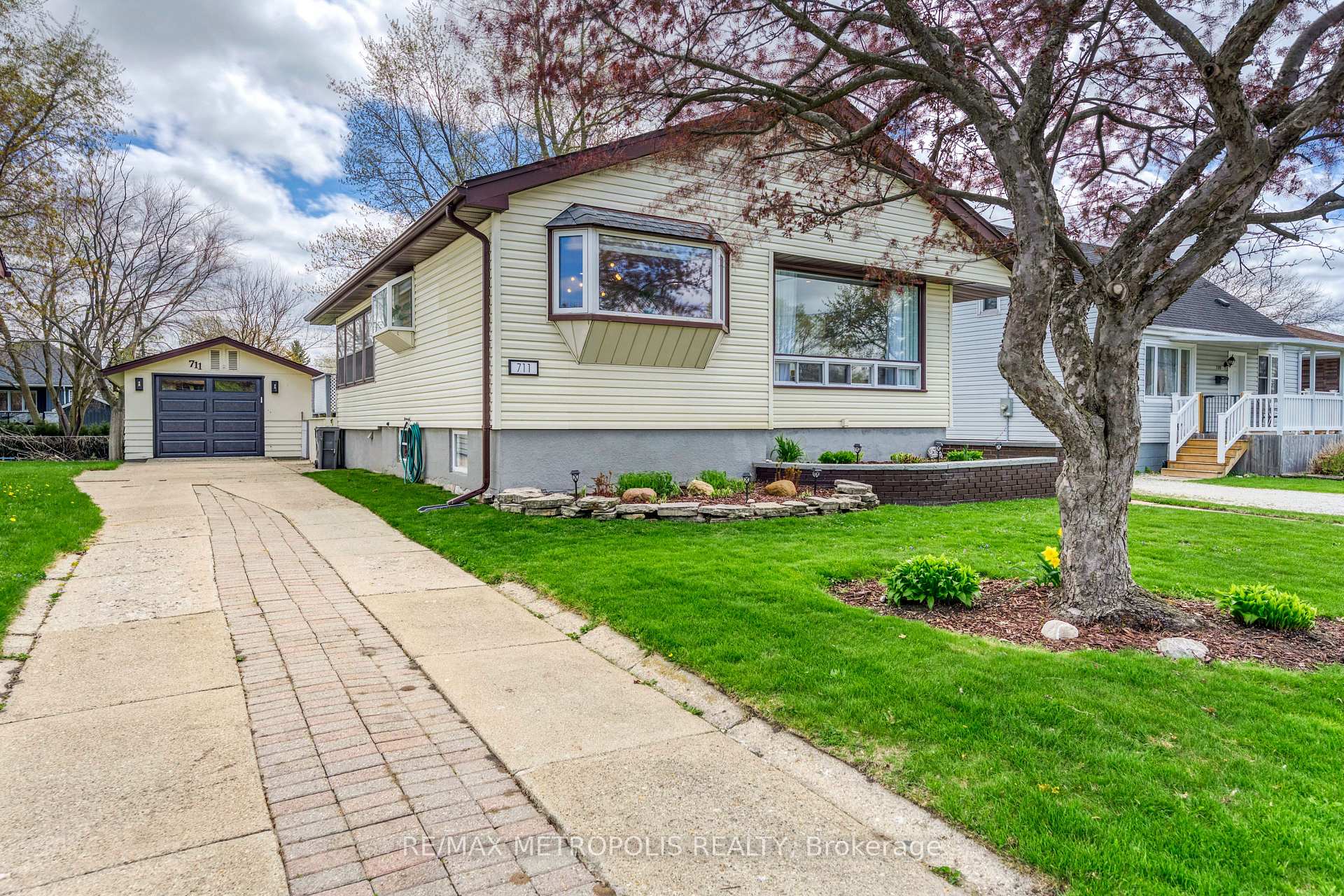 711 Michigan Avenue, Point Edward, ON N7V 1G9, Point Edward, ON