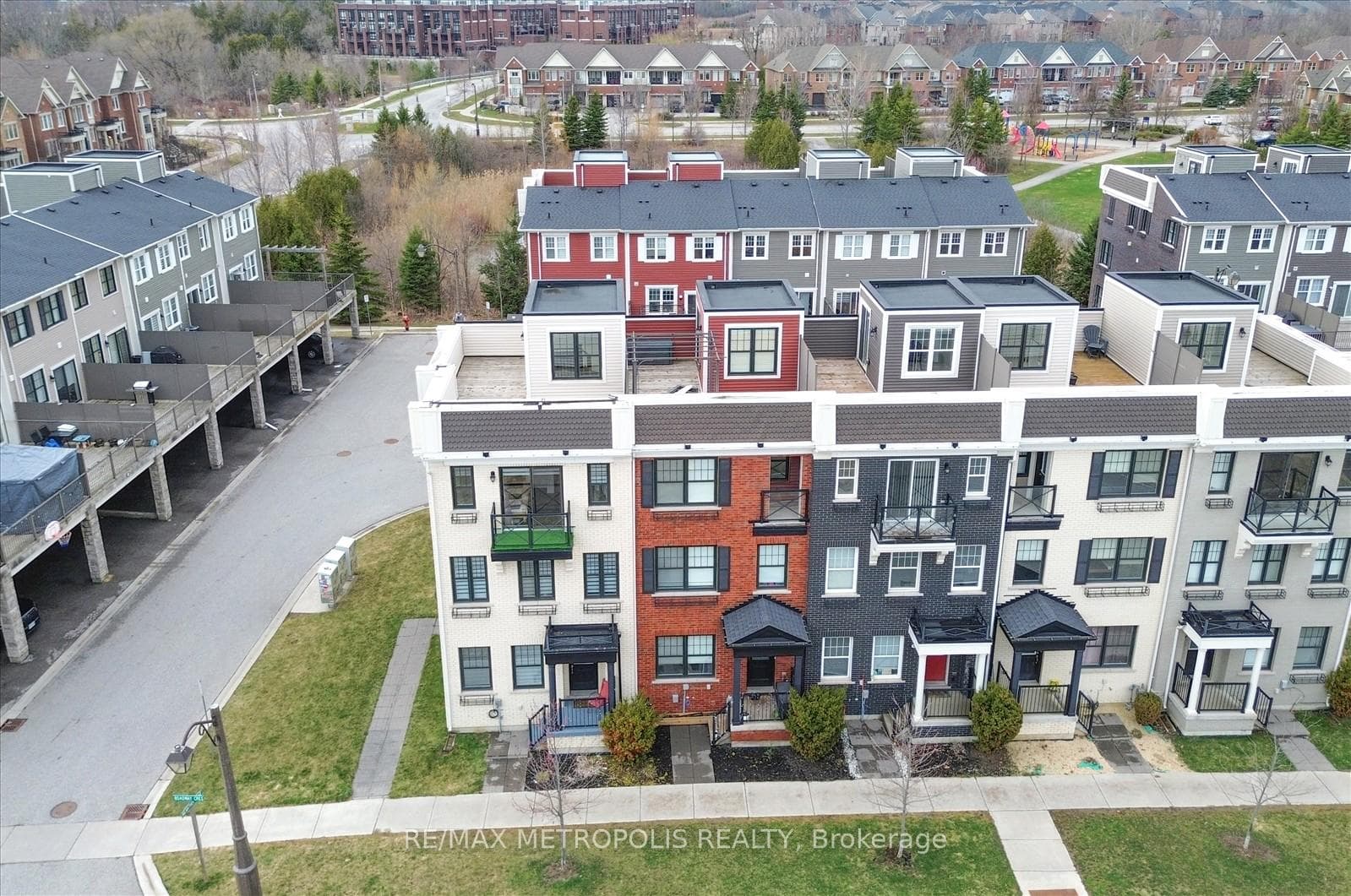 1 Boadway Crescent, Whitchurch-Stouffville, ON L4A 1X9, Whitchurch-Stouffville, ON — photo 4 of 47