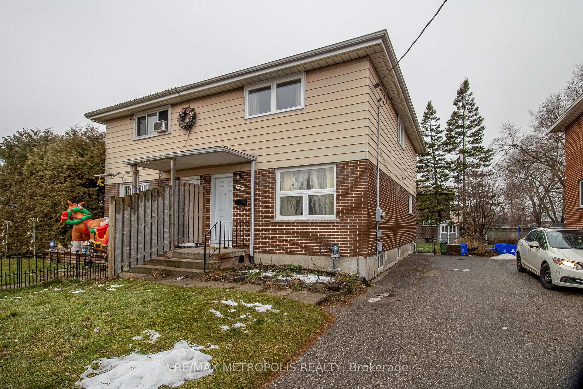 1098 Cedar Street, Oshawa, ON L1J 3R9, Oshawa, ON — photo 1 of 51