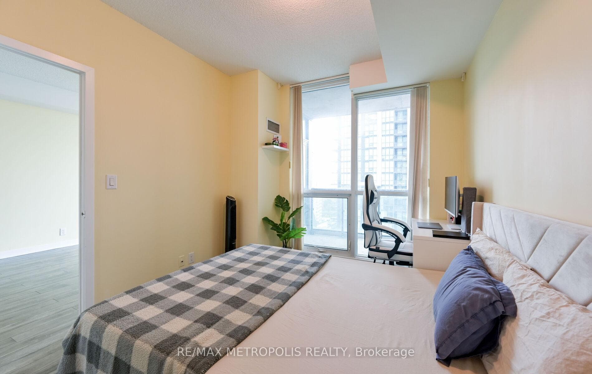 3985 Grand Park Drive 1004, Mississauga, ON L5B 0H8, Mississauga, ON — photo 20 of 43