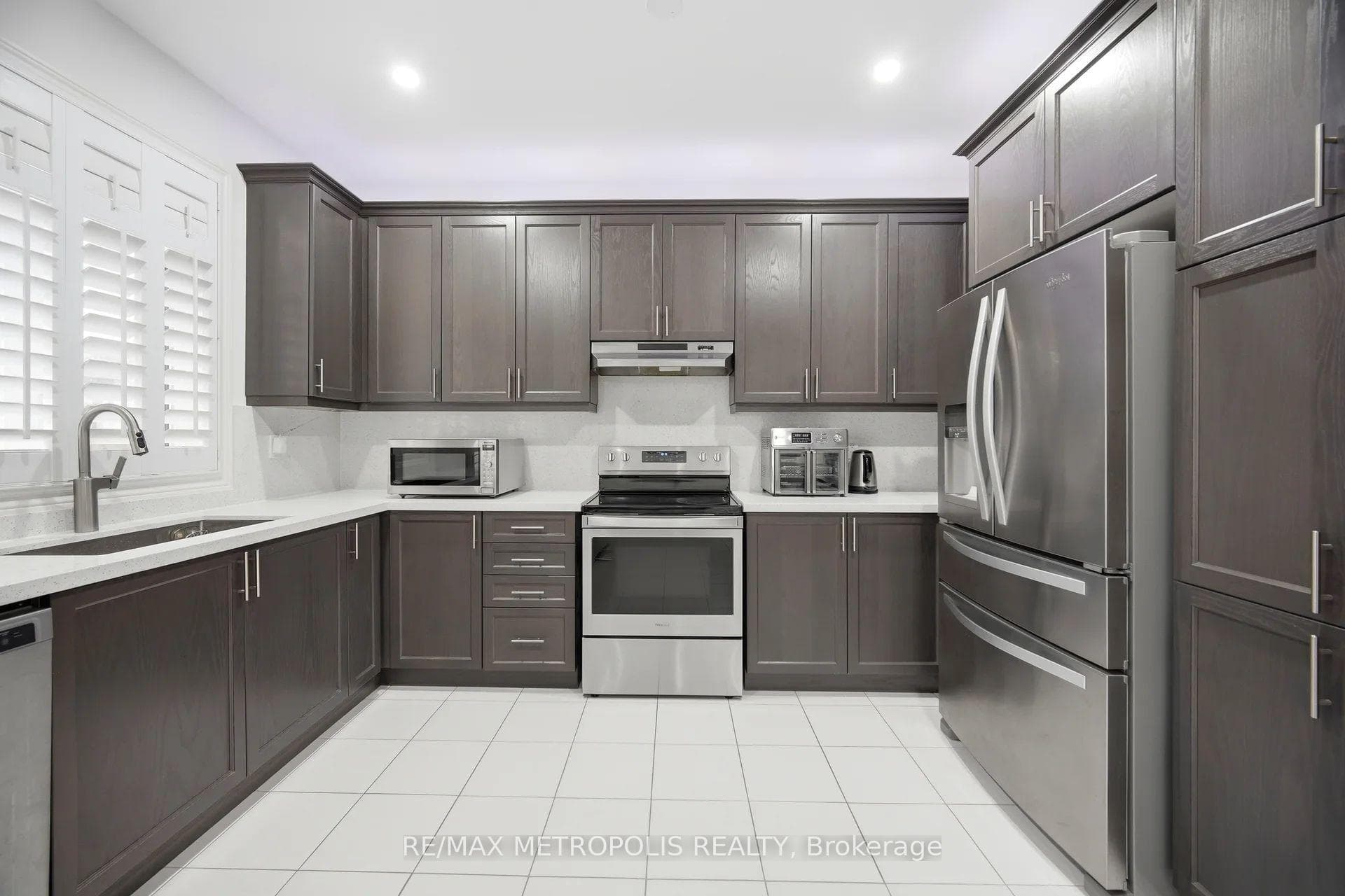 223 Inverness Way S, Bradford West Gwillimbury, ON L3Z 0W5, Bradford West Gwillimbury, ON — photo 9 of 95