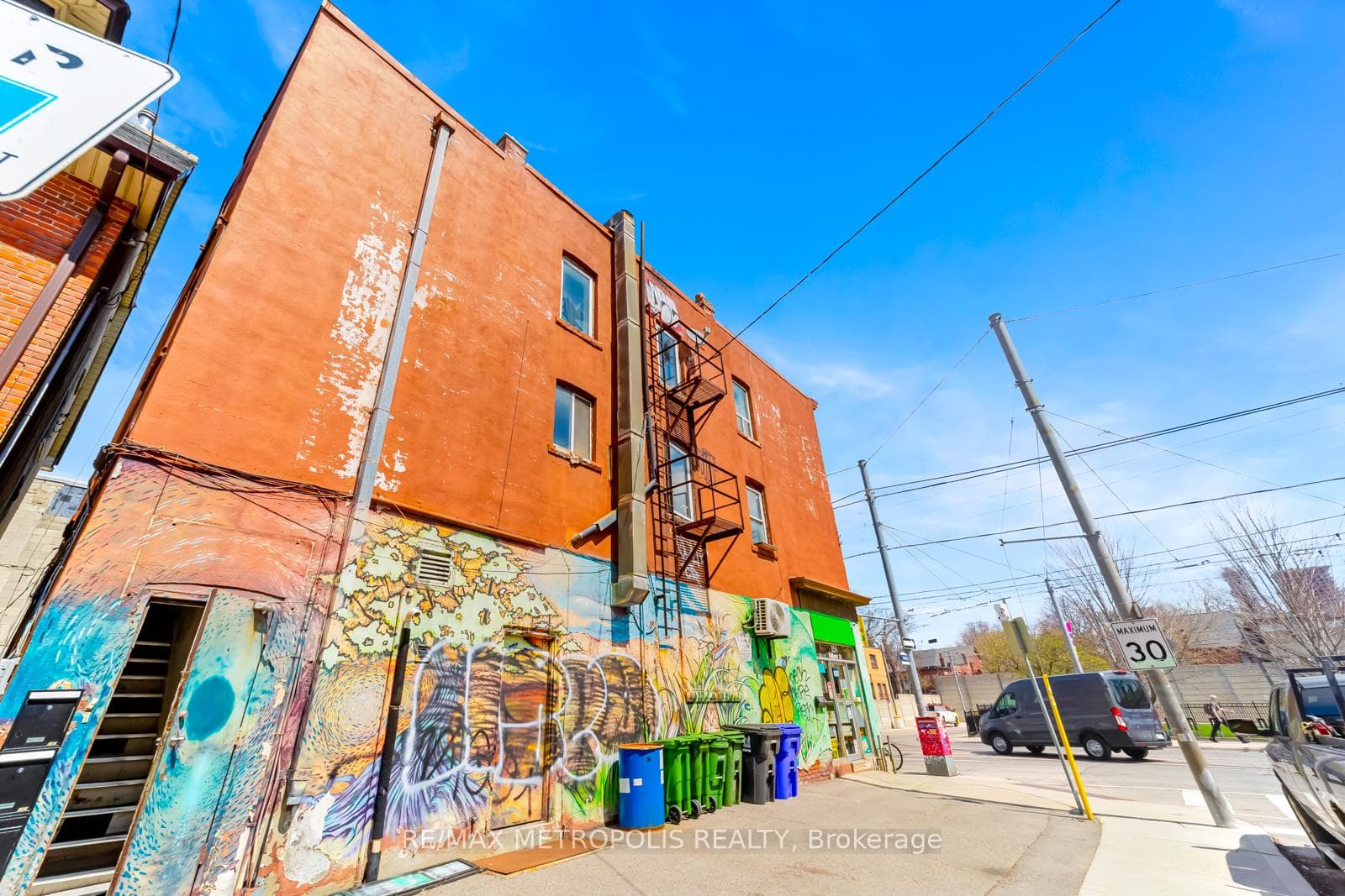 854 BATHURST Street, Toronto C02, ON M5R 3G3, Toronto C02, ON — photo 1 of 49