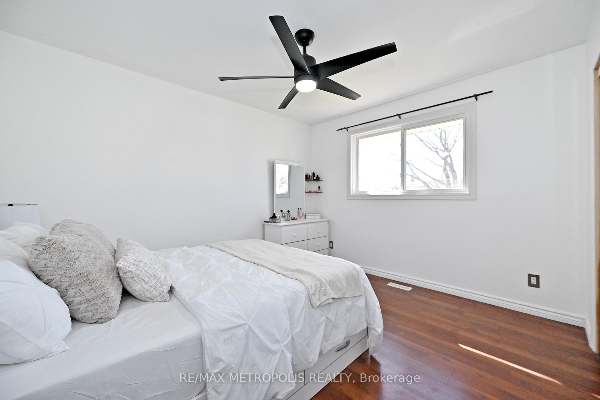 811 Dolph Street N, Cambridge, ON N3H 2B6, Cambridge, ON — photo 10 of 46