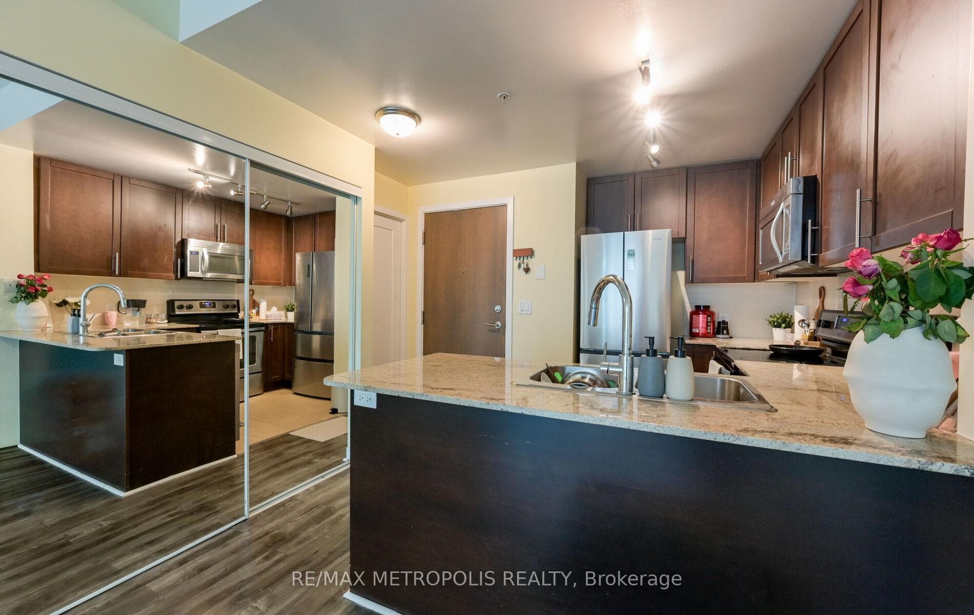 3985 Grand Park Drive 1004, Mississauga, ON L5B 0H8, Mississauga, ON — photo 10 of 43