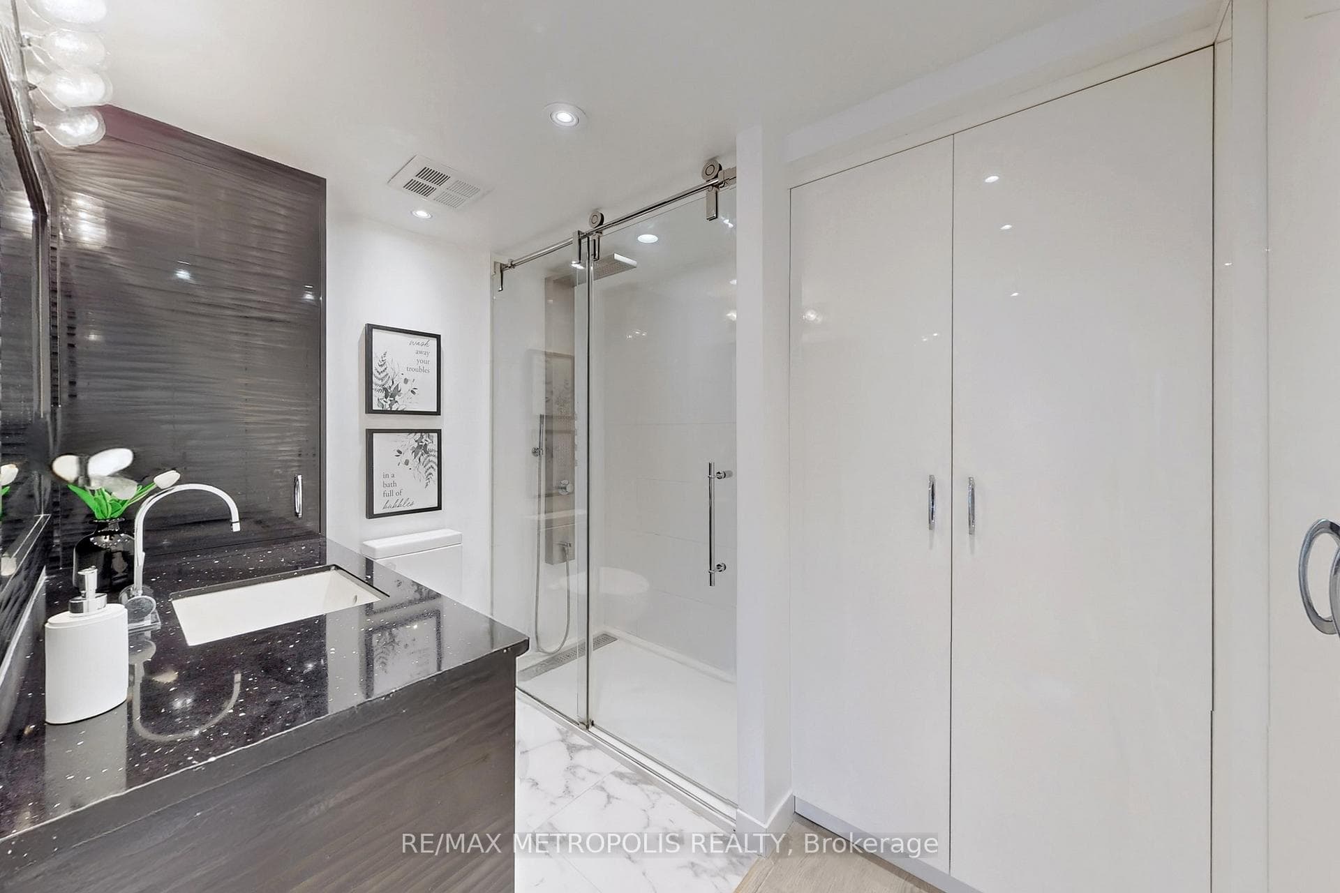 12 Sudbury Street 404, Toronto C01, ON M6J 3W7, Toronto C01, ON — photo 33 of 50