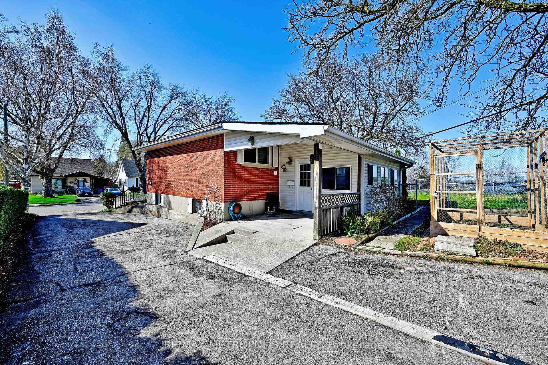 811 Dolph Street N, Cambridge, ON N3H 2B6, Cambridge, ON — photo 46 of 46