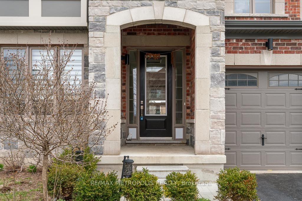 42 Blenheim Circle, Whitby, ON L1P 0E2, Whitby, ON — photo 4 of 31