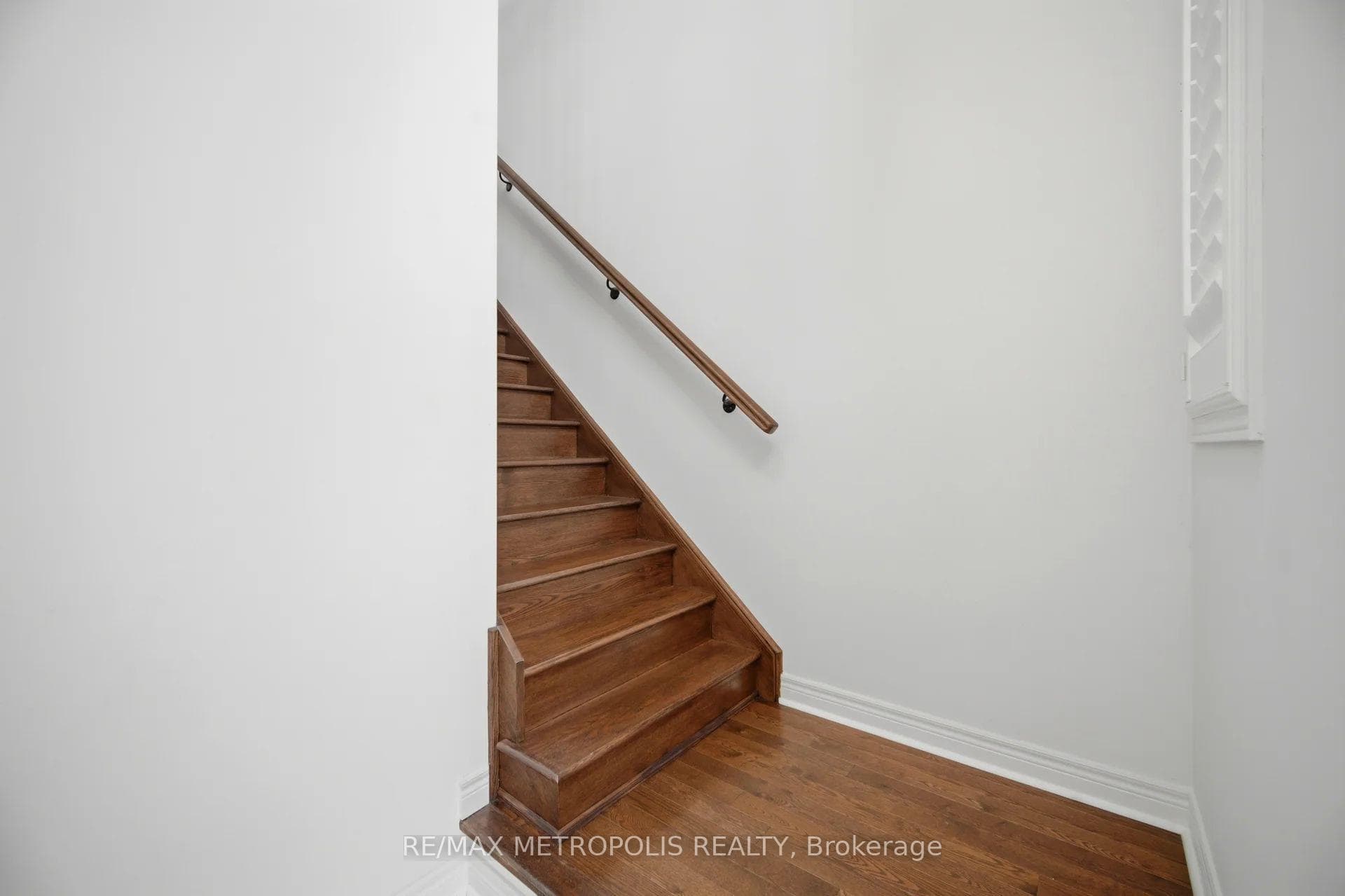 223 Inverness Way S, Bradford West Gwillimbury, ON L3Z 0W5, Bradford West Gwillimbury, ON — photo 10 of 95