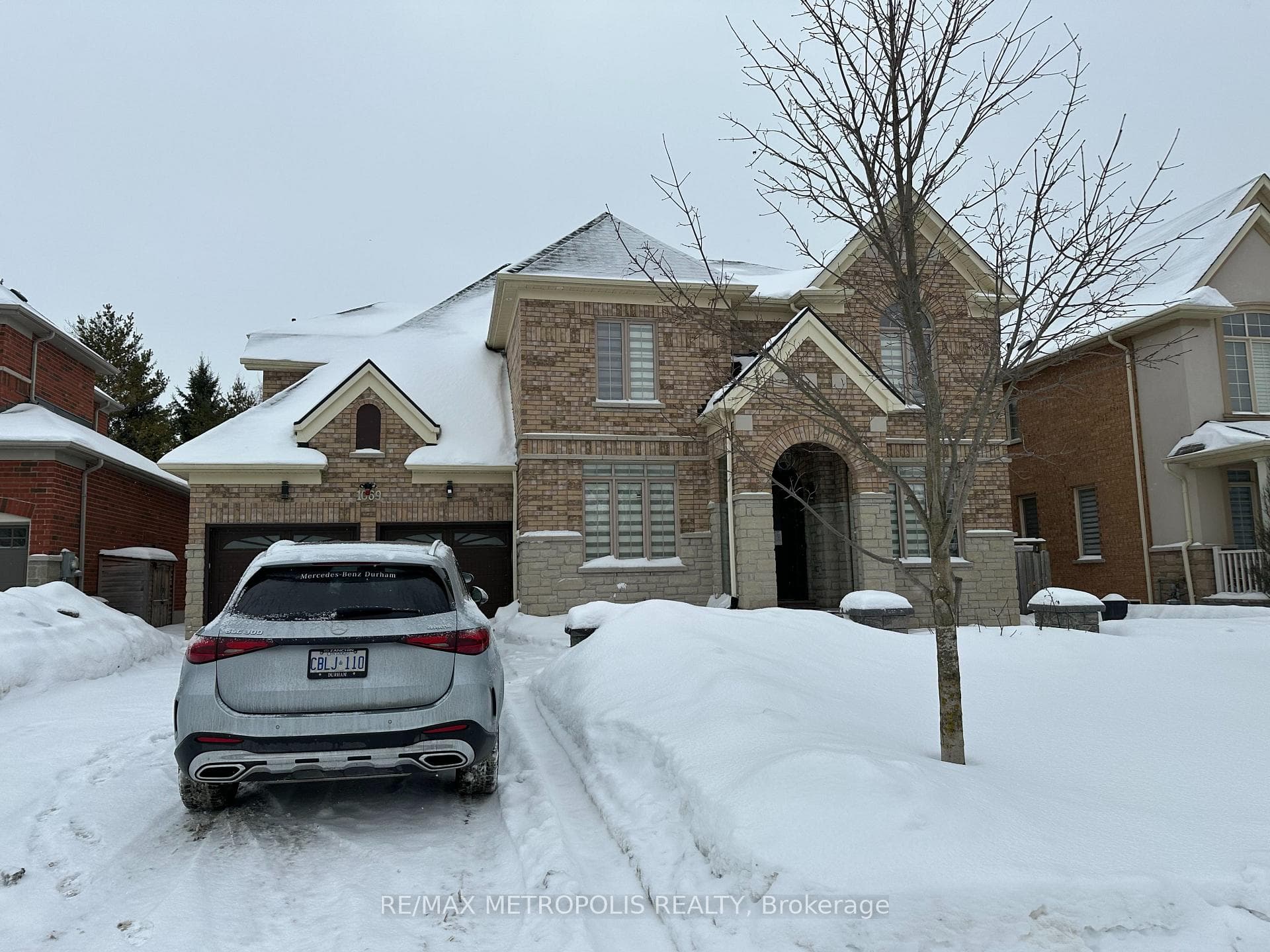 1069 Nellie Little Crescent, Newmarket, ON L3X 3E3, Newmarket, ON — photo 6 of 44
